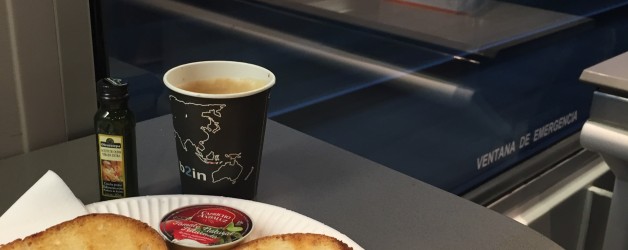 車内カフェテリアでオリーブオイルを食べる